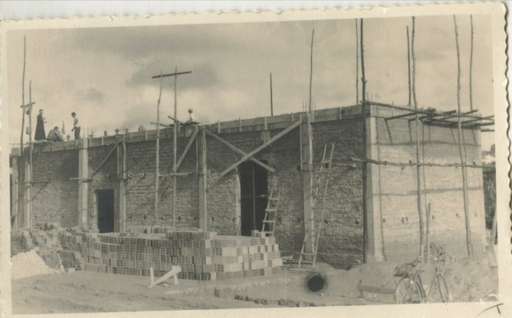 Obras da Igreja Matriz de São Sebastião, localizada em Barbacena, MG. A pedra fundamental foi lançada em 20/01/1963 e a construção iniciou em 15/05/1963. Foto da sacristia