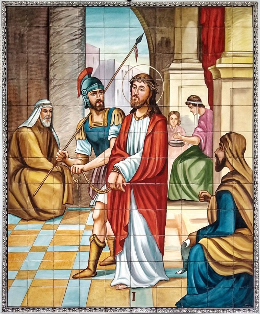 Primeira Estação da Via Sacra da Igreja São Sebastião, localizada em Barbacena, MG, feita pelo Atelier Sarasá, em 1984, pintada em  azulejo. Na imagem contemplamos a condenação de Jesus.